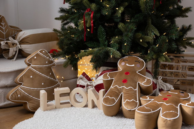 Gingerbread Girl Cushion – Caramel