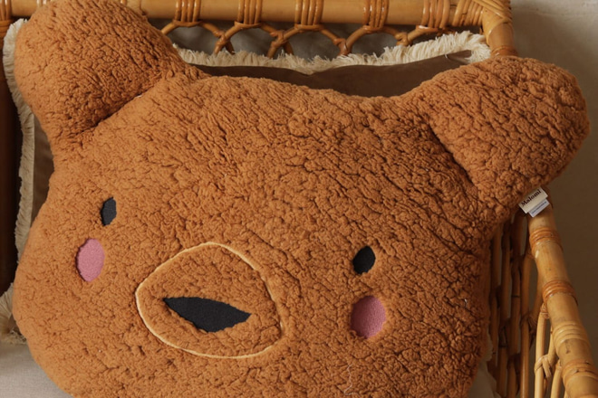 Bouclé-Gänseblümchen-Kissen – Ecru