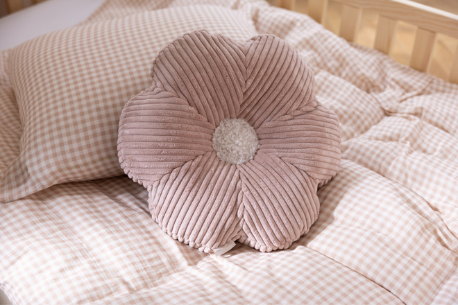 Marguerite Kissen aus Cordvelours – Beige