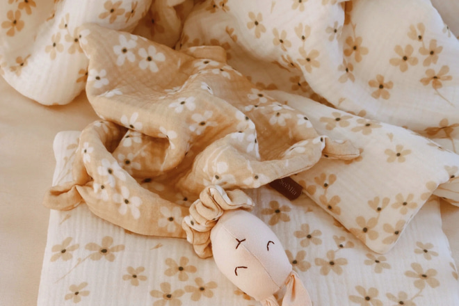 Peluche mantita Huggy Daisy