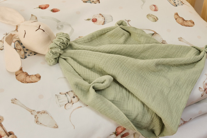 Peluche Mantita Huggy Salvia