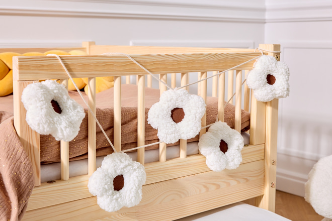 Boucle Daisies Garland - Ecru