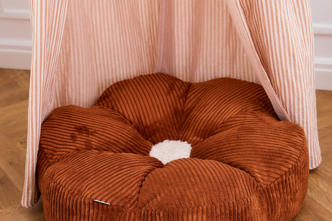 Cord-Samt Blumen Pouf – Zimt