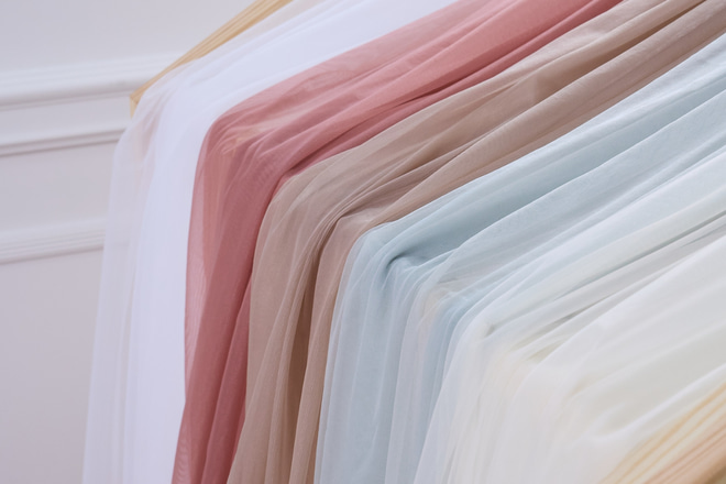 Plátno pro dětskou postel z tylové látky – Bílá