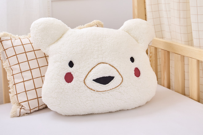 Bouclé-Kissen Teddybär – Ecru