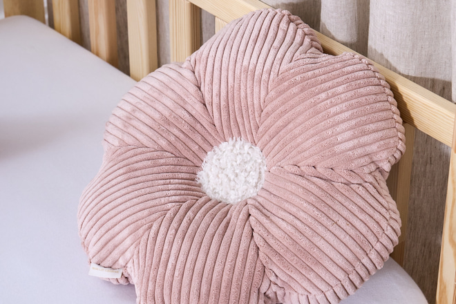 Coussin Marguerite en Velours Côtelé – Rose