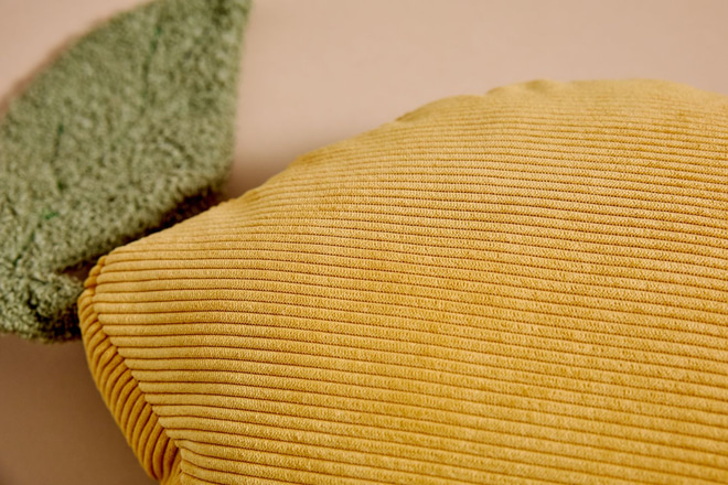 Marguerite Kissen aus Cordvelours – Beige