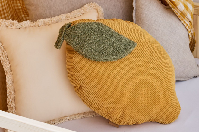 Marguerite Kissen aus Cordvelours – Beige