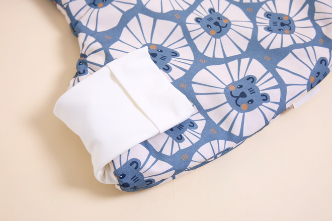 Schlafsack mit Füßchen - Denim-Löwe