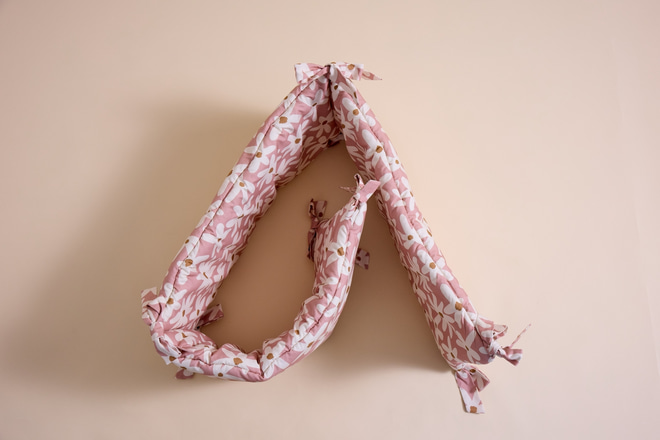 Marguerites Bed Bumper