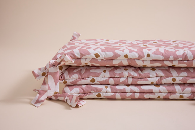 Marguerites Bed Bumper