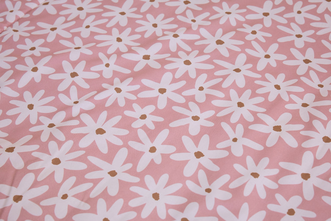 Marguerites Play Mat