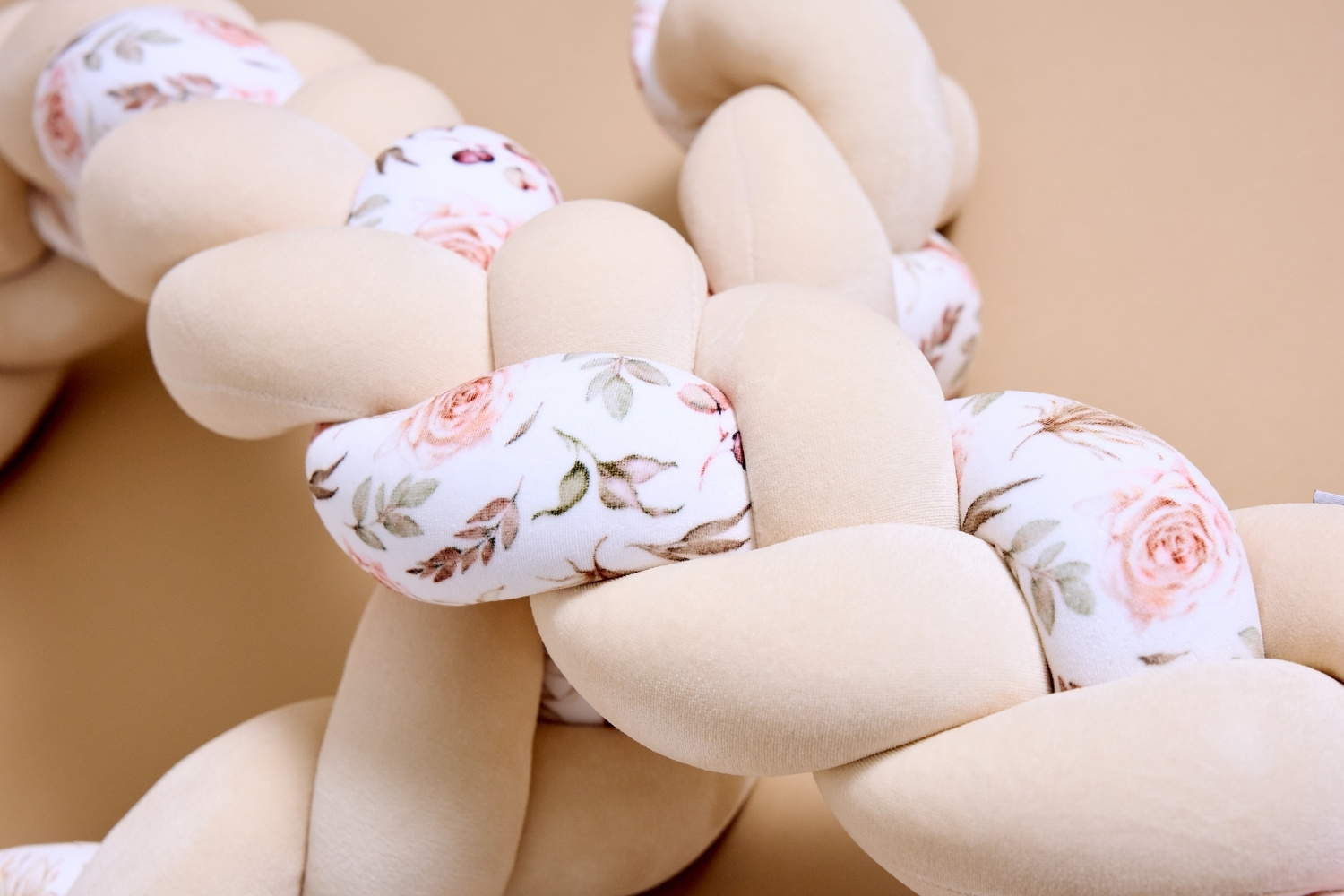 - Tour de lit tressé 3 Épis - Boho Amande Fleurs - Beige (Mon Lit Cabane) - Image 6