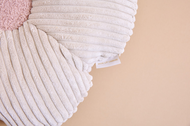 Marguerite Kissen aus Cordvelours – Beige