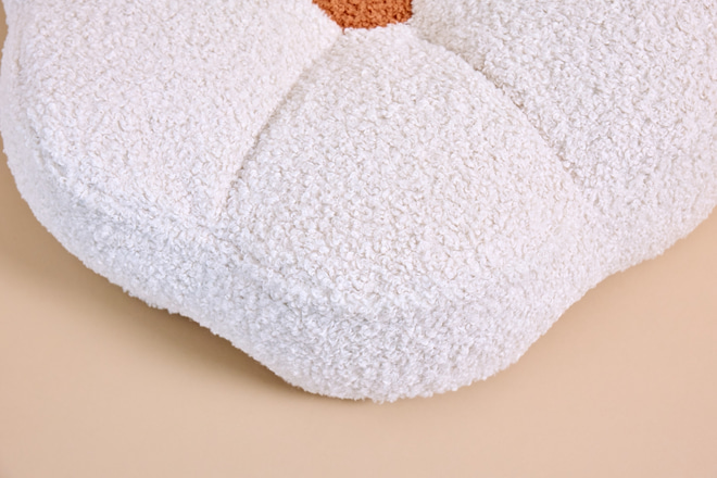 Sedací puf Bouclé Květ – Krémová