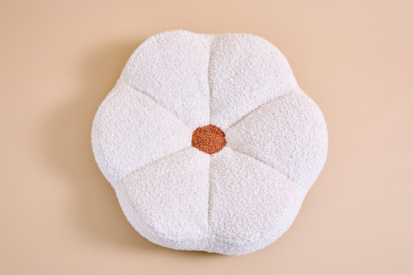Sedací puf Bouclé Květ – Krémová