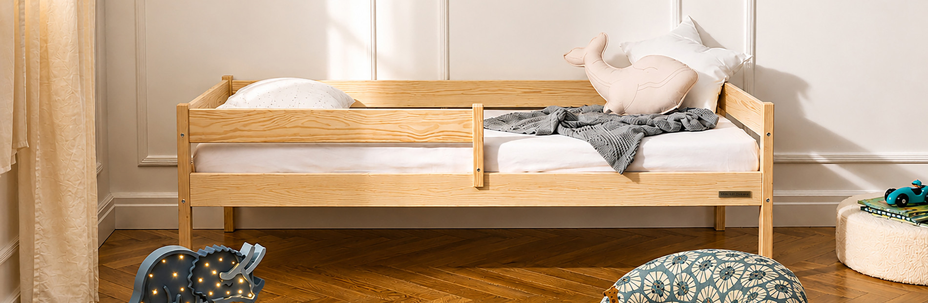 Jednolůžko Caracas Premium: přírodní nebo bílé dřevo
