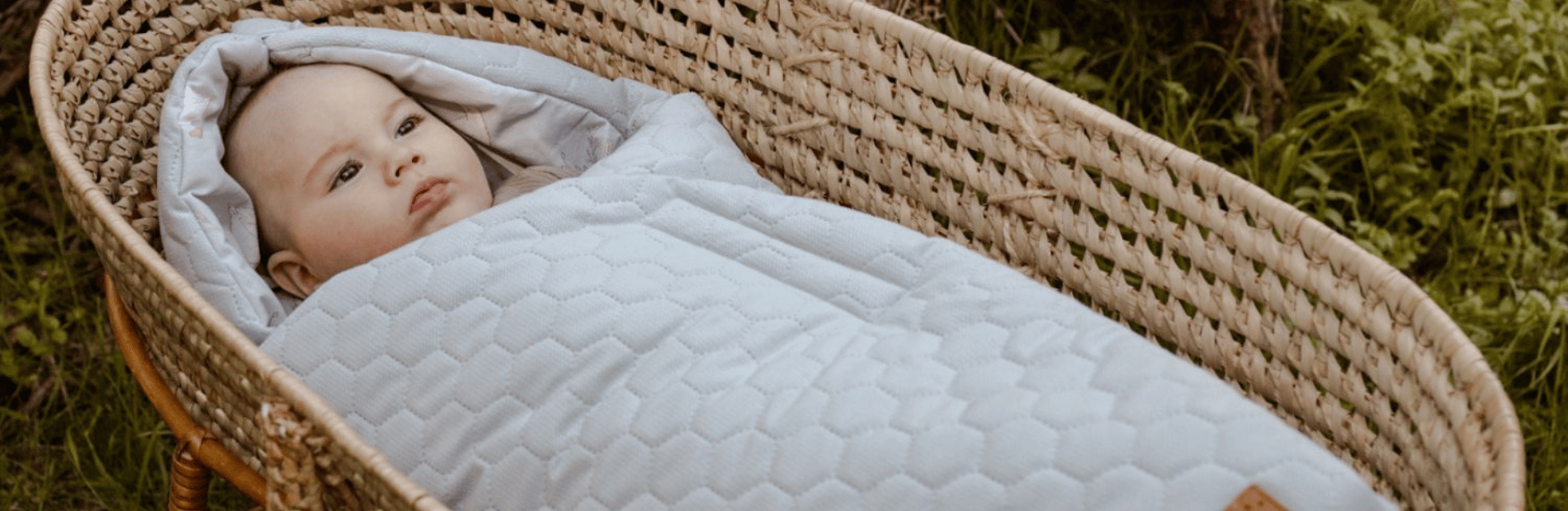 Nido de Ángel: Saco de Paseo Envolvente para Bebé | Mon Lit Cabane