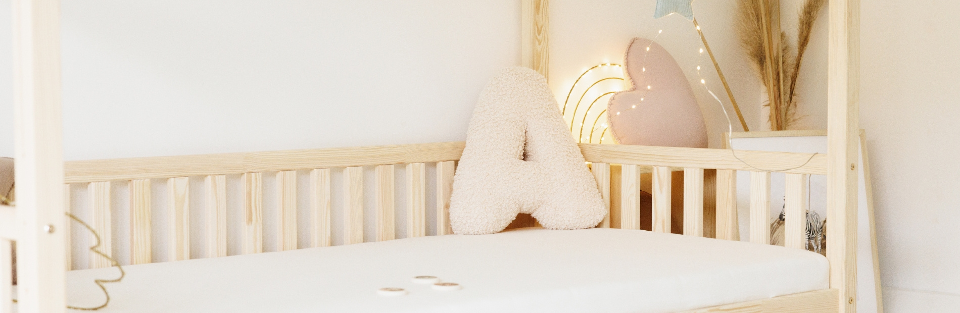 Almofada Letra A - Decoração de Cama | Mon Lit Cabane