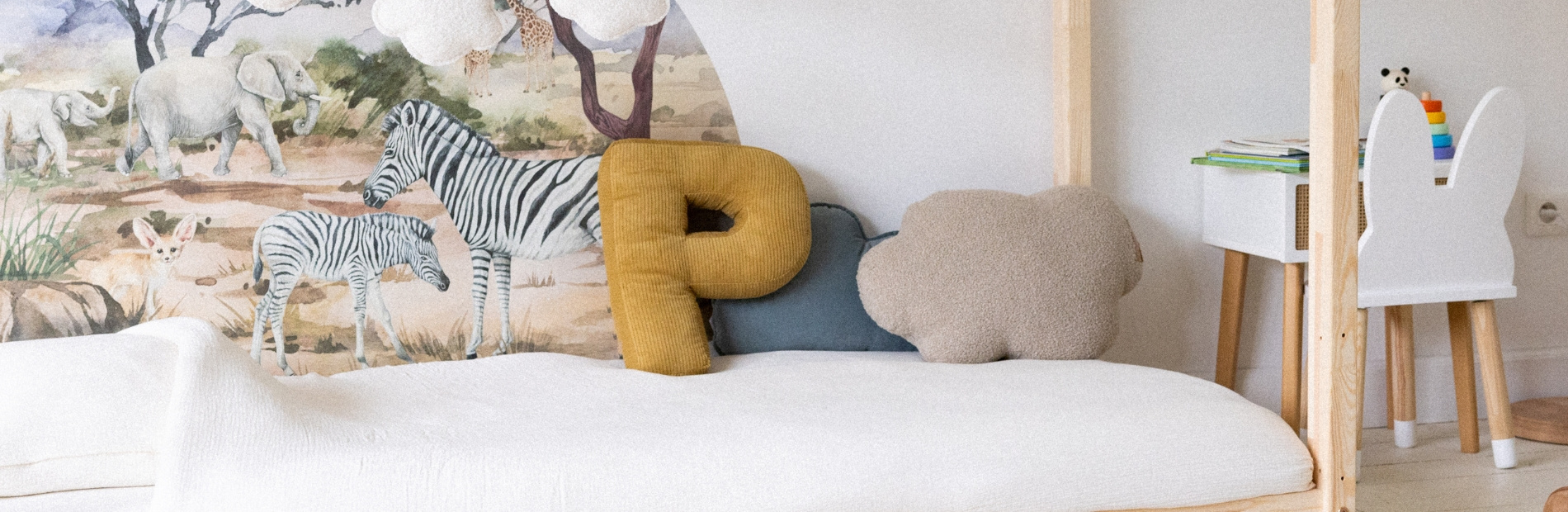 Letter Cushion P - Bed Decoration | Mon Lit Cabane