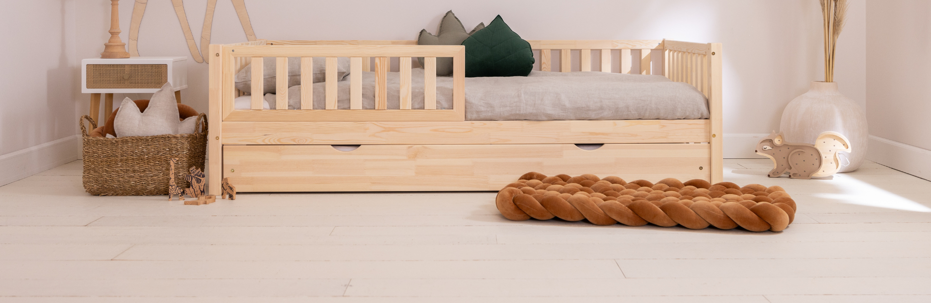 Simple Drawer Beds
